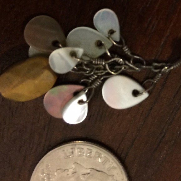 Shell dangle earrings - Picture 3 of 3