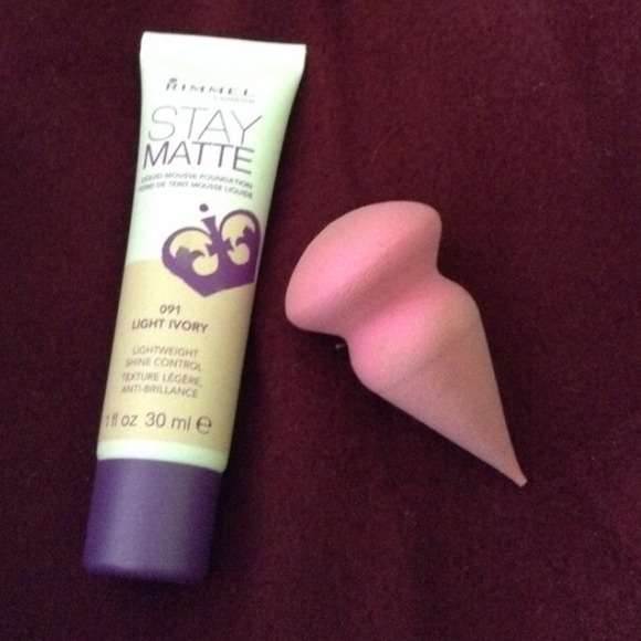 Accessories - Stay matte Rimmel foundation and make up sponge