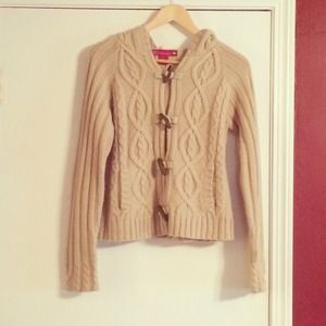 CREAM HOODED SWEATER WITH TOGGLES