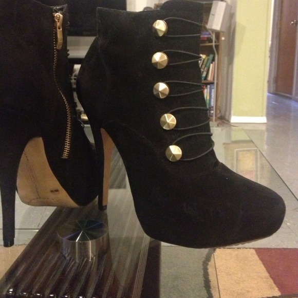 Vince Camuto suede booties