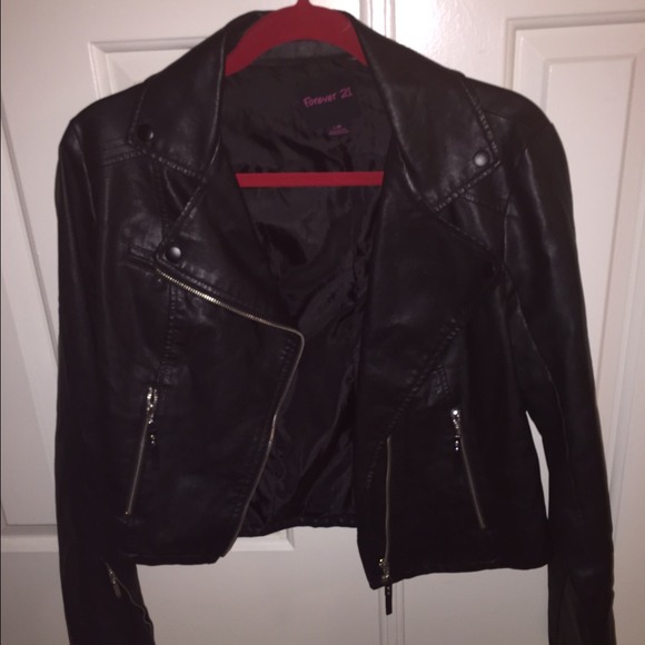 Faux leather crop moto jacket!! Great condition