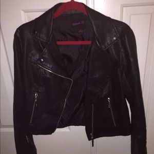 Faux leather crop moto jacket!! Great condition