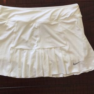 Nike White Tennis Skirt Sz Lg Attached Shorts NWT