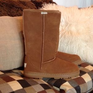 SALE!!!  Women's Bearpaw Boots