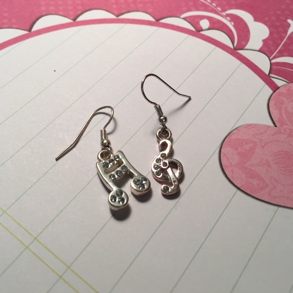 Music earrings
