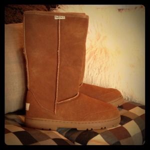 SUPER SALE!!!! Women's Bearpaw Boots