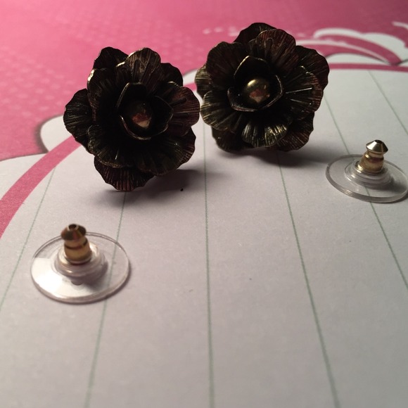 Vintage flower earrings