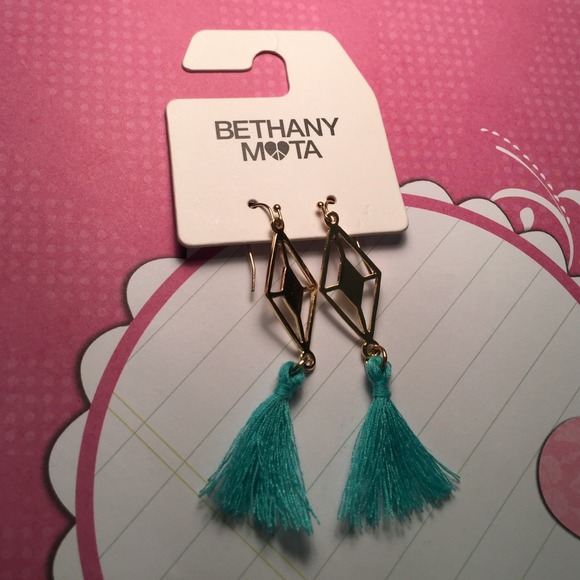 Dangle earrings - Picture 1 of 1