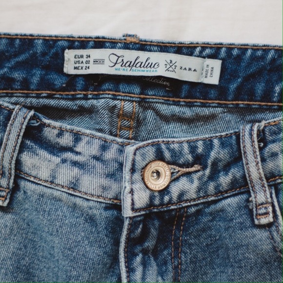 Zara TRF medium wash boyfriend jeans - Picture 3 of 3