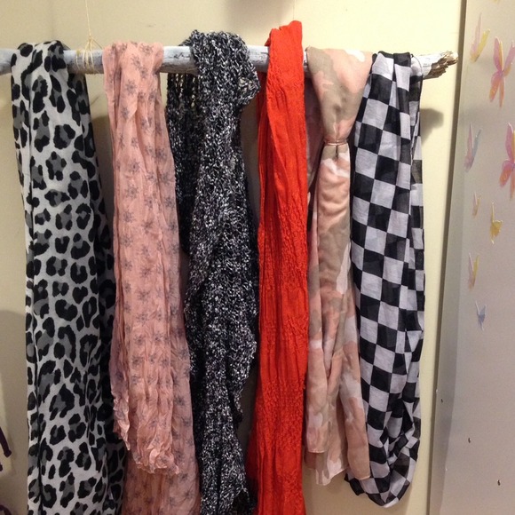 🚫SOLD🚫Stylish!!! Lot of 6 new scarves