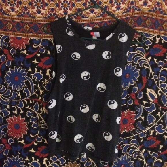 Yin Yang muscle top