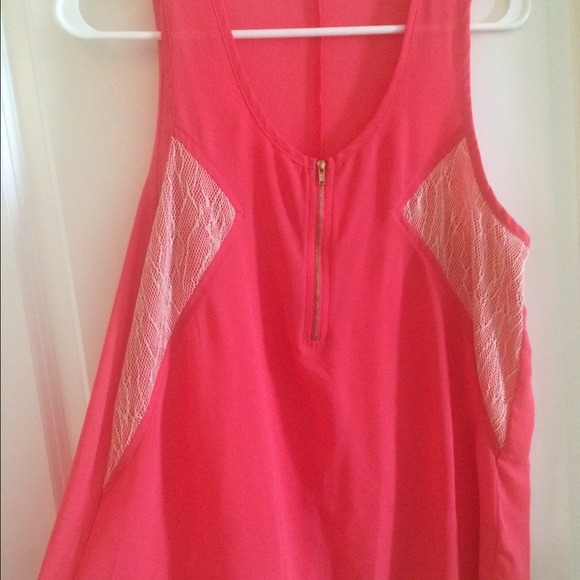 Pink tank top with zipper detail