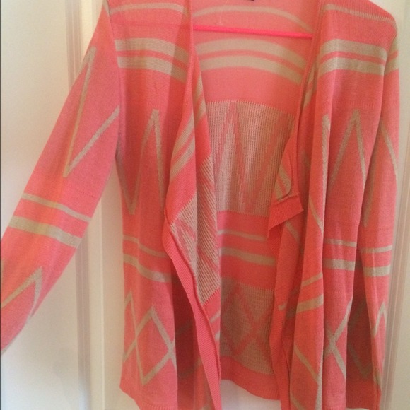 Aztec style sweater - Picture 2 of 3