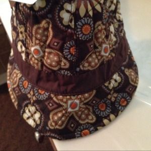 Vera Bradley newsgirl hat in Canyon