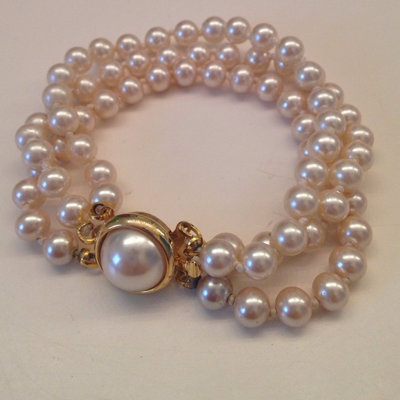 3 Strand Pearl Bracelet