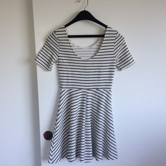 'Lush' paneled dress - Picture 2 of 4