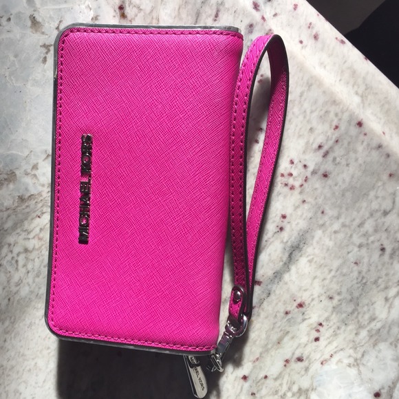 Michael kors wristlet