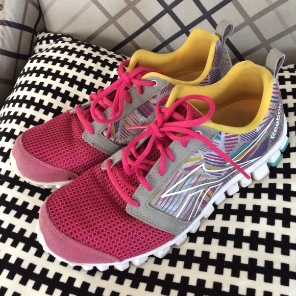 Reebok real flex sneakers
