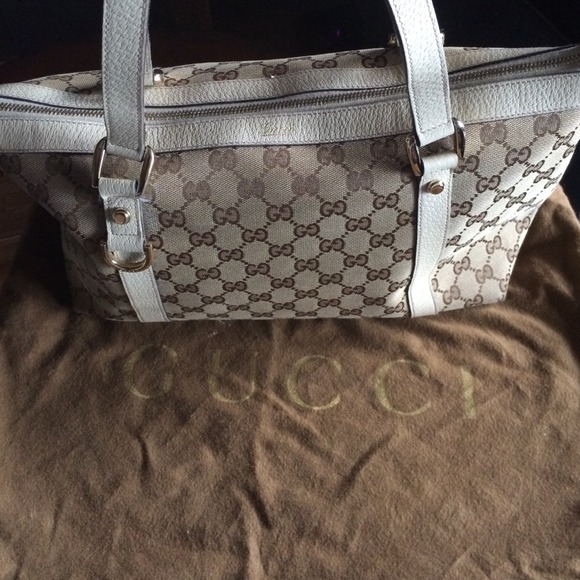 Gucci Handbags - 👜AUTHENTIC Gucci Abbey Handbag in Mint condition!