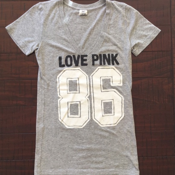 PINK Graphic Tee sz Sm Victoria's Secret V-Neck