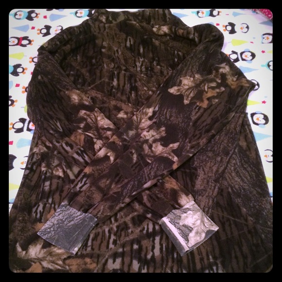 Long sleeve shirt with think fabric for warmth