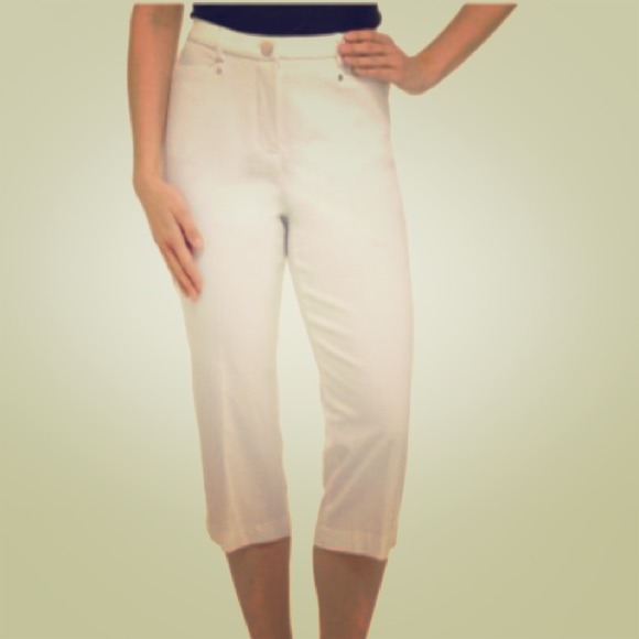 Peter Nygard White Capris P6