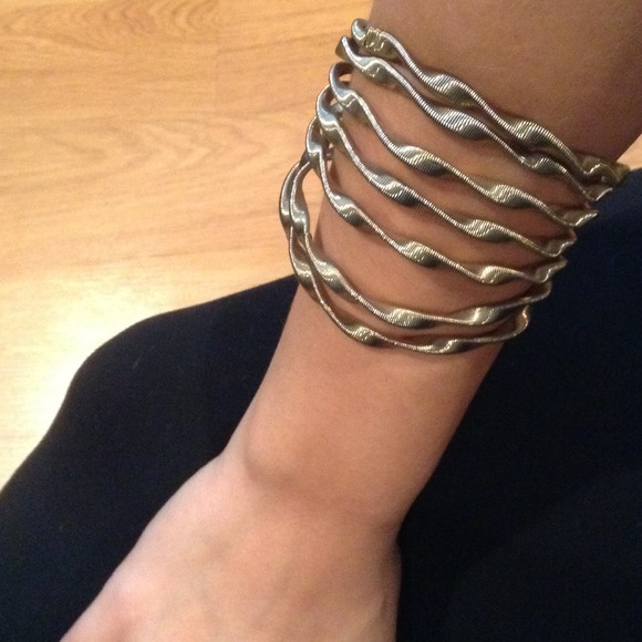 Twisted zipper bangle - Picture 2 of 2