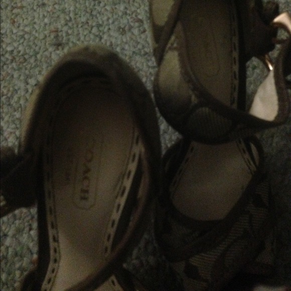 Authentic Coach heels - Picture 2 of 4