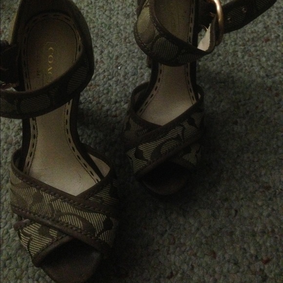Authentic Coach heels - Picture 4 of 4