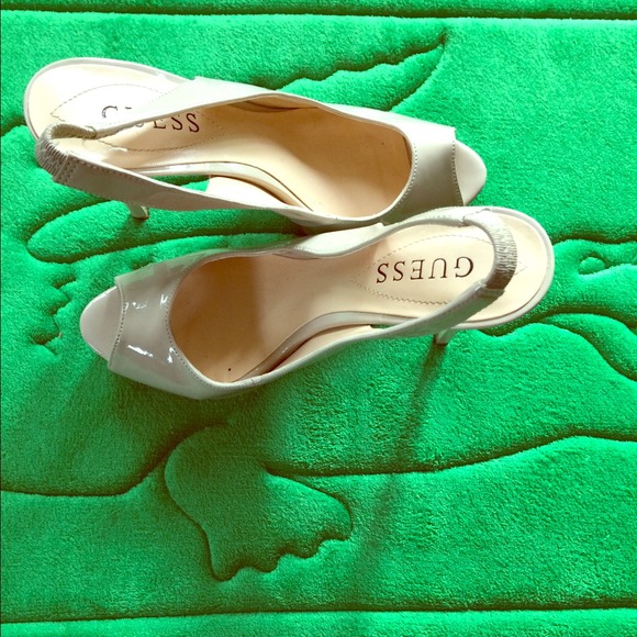 LIKE NEW Guess Peep-toes!