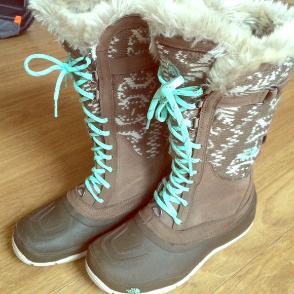 The north face super warm like new winter boots
