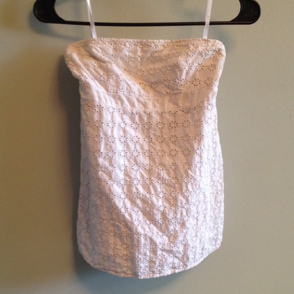 American Eagle Outfitters Tops - Strapless white lace eyelet top