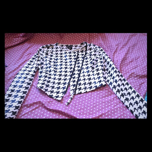 Brand new houndstooth wetseal jacket!