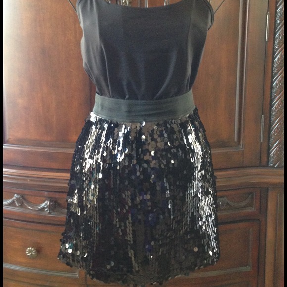 Romeo & Juliet Couture Dresses & Skirts - 🎉Host Pick🎉 Black sequin short skirt