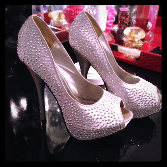 Glitter pumps