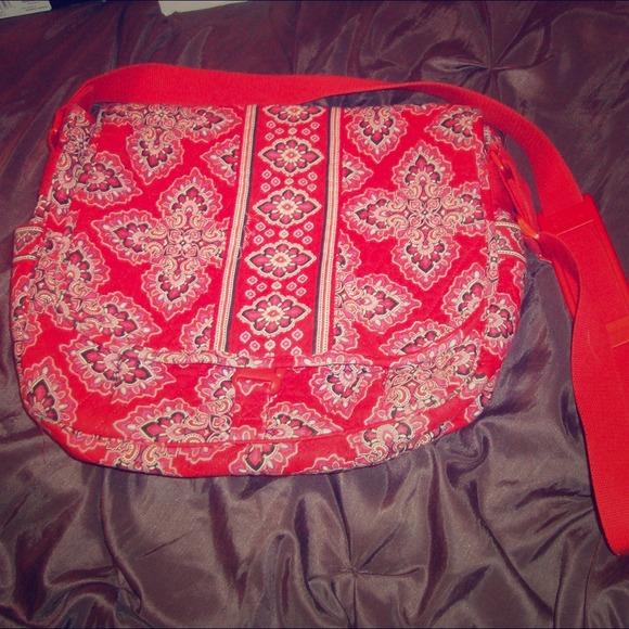 Vera Bradley "Frankly Scarlet" messenger bag NW/OT