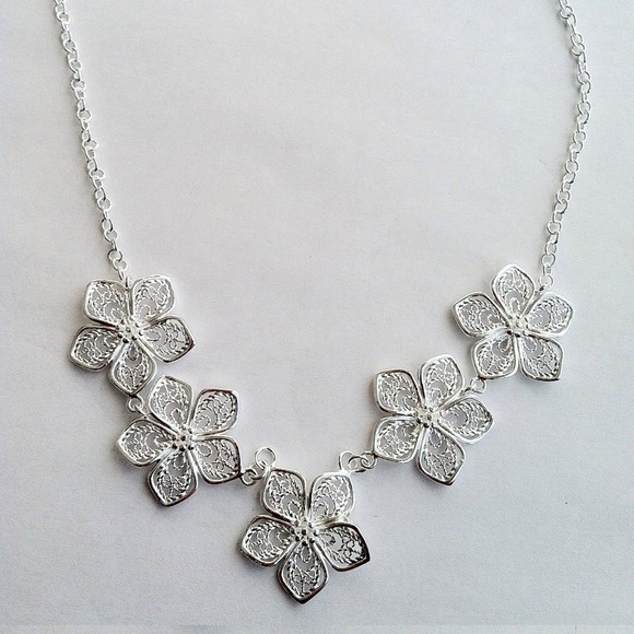 Silver Flower Necklace
