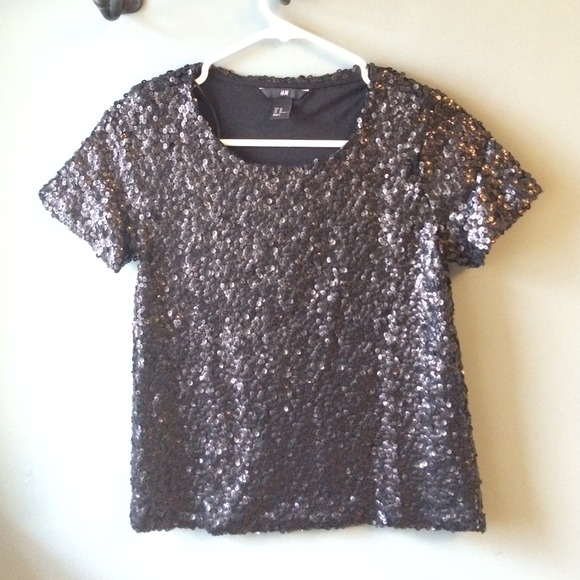 🔴SOLD🔴 Black sequin top - Picture 2 of 4