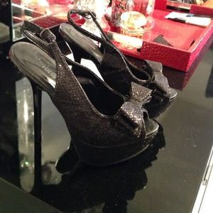 Black glittery pumps