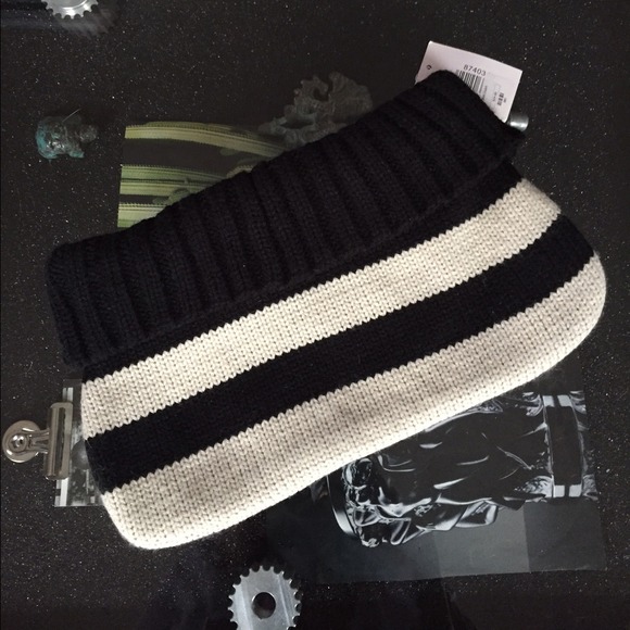 ‼️SOLD‼️Knitted Clutch