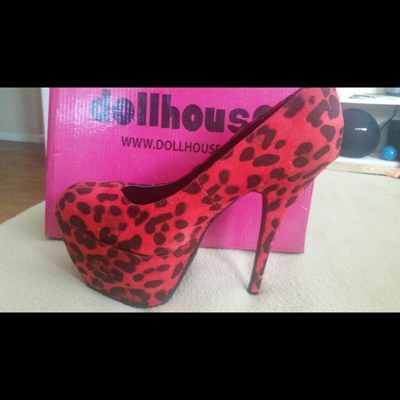 Kitty Red Leopard print platform pump
