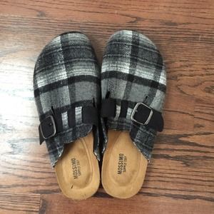 Mossimo Birkenstock sandal.
