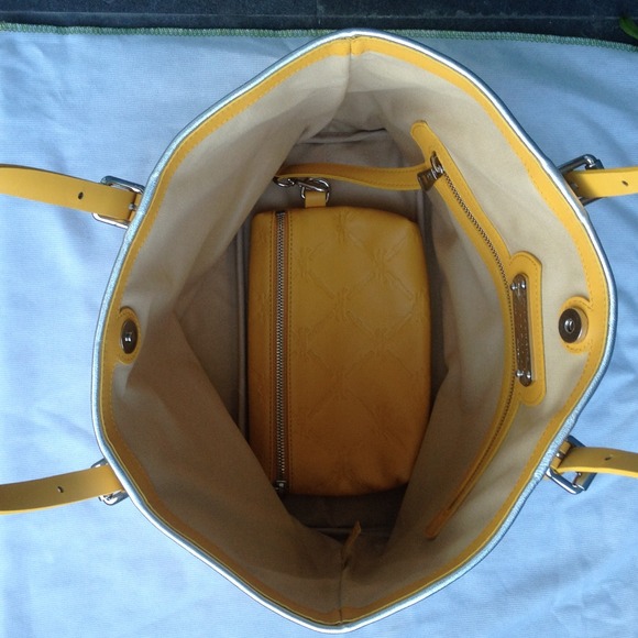 ❌SOLD❌ 🎉HP🎉 NEW Longchamp Cuir Leather Tote Bag - Picture 2 of 4