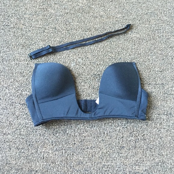 U-plunge bra with removable straps