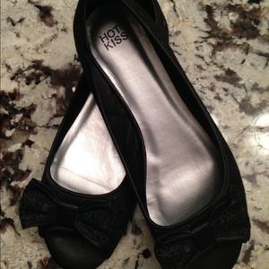 Flat open toe shoe Hot Kiss size 7 1/2 medium.