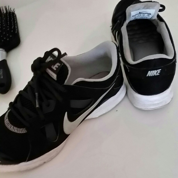 Black nike shoes