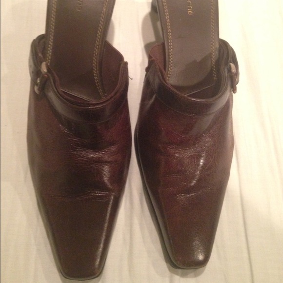 Liz Claiborne brown leather healed mules size 9