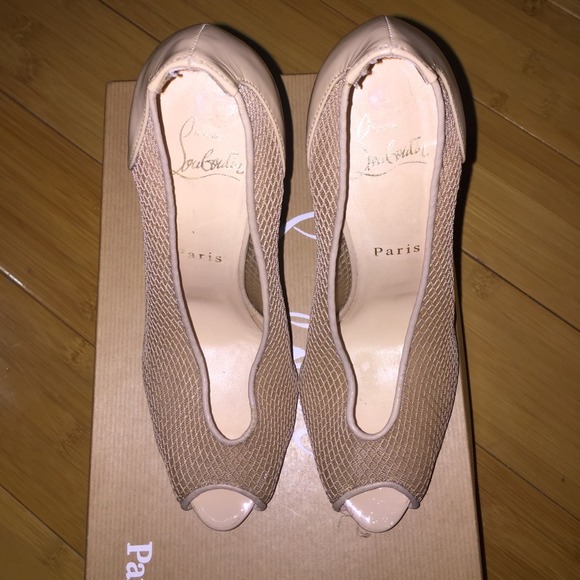 Fetilo fishnet Loub. Runs small like a 6.5