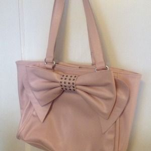 Light pink bow purse
