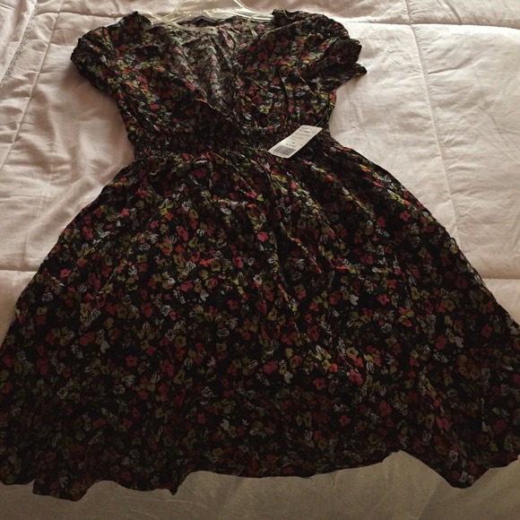 Dress - Picture 3 of 4